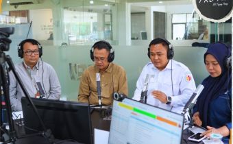 Zulhadril saat menjadi narasumber dalam program Dialog Pagi di LPP RRI Tanjungpinang, Rabu (9/9/2026). Dialog tersebut mengangkat tema “Pemilih Kepri Terus Bergerak: Bagaimana KPU Menjaga Data Tetap Akurat?”
